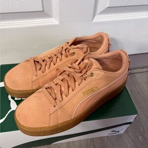 Puma Women's Peach Sneakers